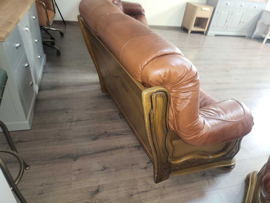 Кафяв комплект дивани тройка,двойка и фотьойл от естествена кожа и дъб