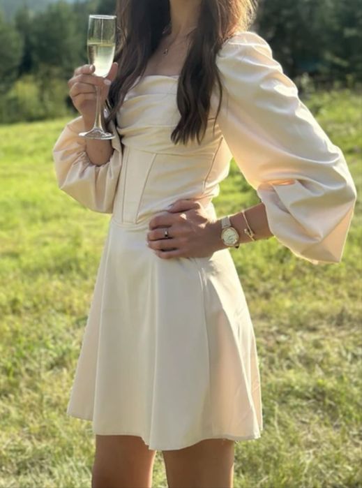 Платье женское бежевое