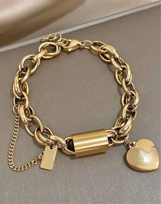 Дамска гривна тип charm със сърце