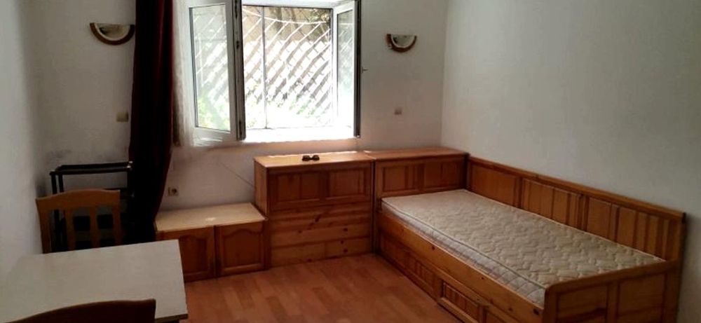 Дава се под наем Едностаен апартамент в Пловдив, Център - 25 кв.м за 200 € - Снимка #1