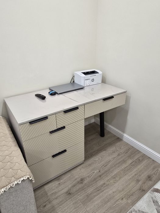 Срочно продам стол