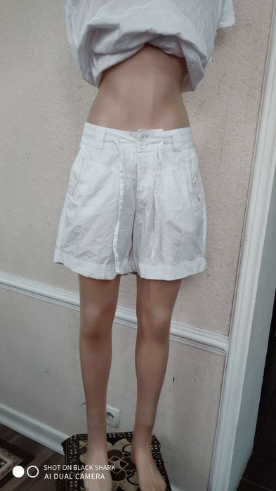 Продам летние комбинезончики и шорты.