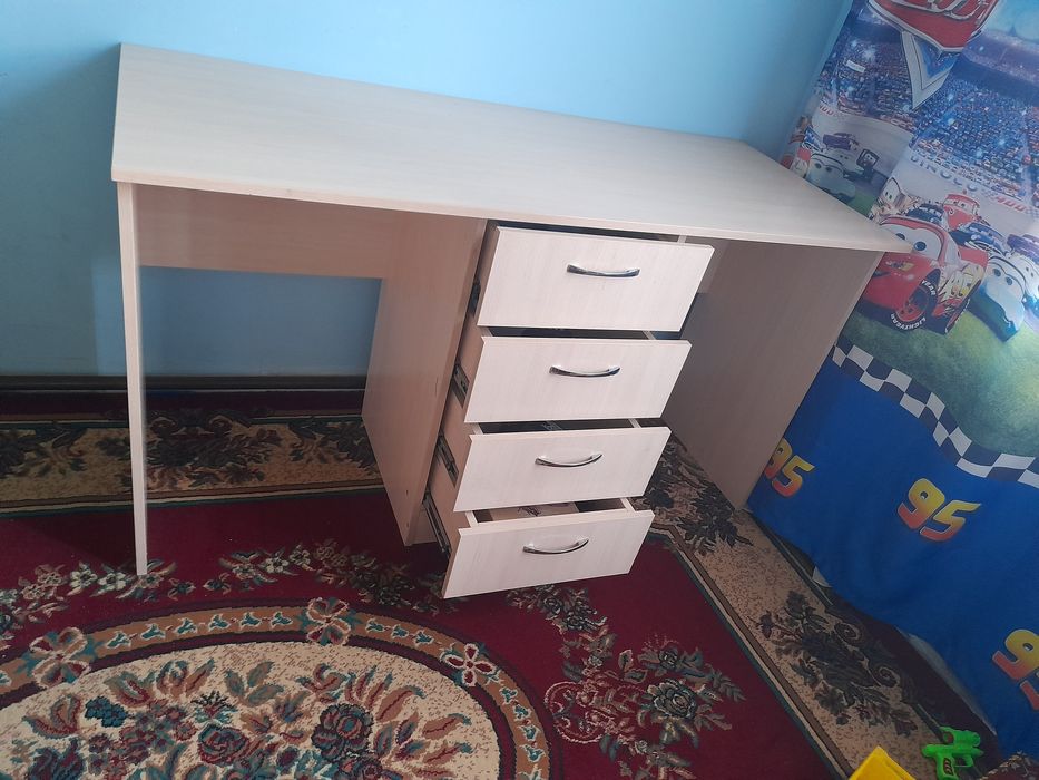 Продается парта для 2х учеников