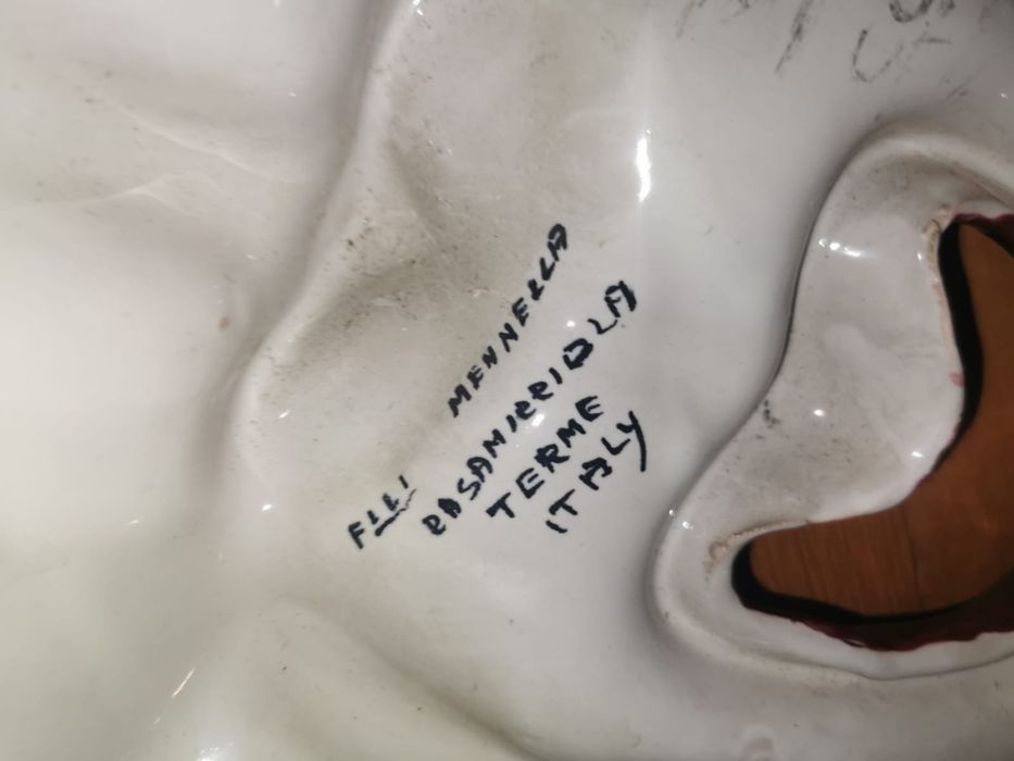 Антикварна порцеланова стенна маска Италия цветно декорирана 50х44 см