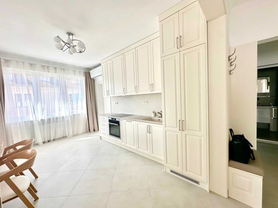 Дава се под наем Тристаен апартамент в София, Лозенец - 116 кв.м за 2200 € - Снимка #2