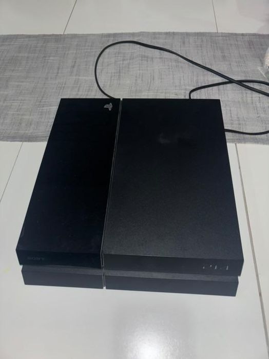 Ps4 cu 2 manete si sidiu mortal kombat