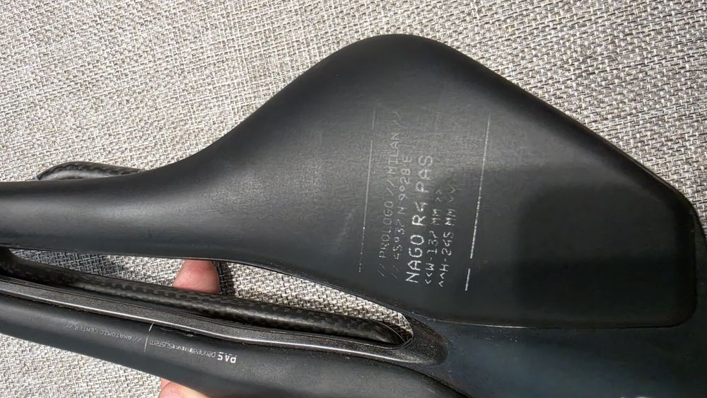 Sa scaun carbon Prologo Nago R4 Pas  stare foarte buna