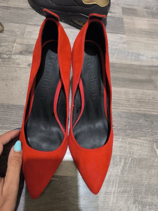 Обувки на висок ток