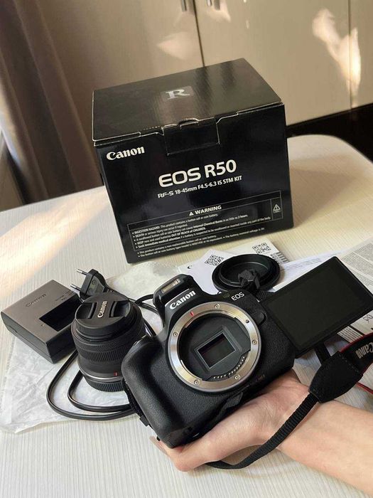 Canon EOS R50 NOU +  Kit obiectiv RF S 18-45mm IS STM -sub 2000 cadre–  în Garanție F64 noiembrie 2027