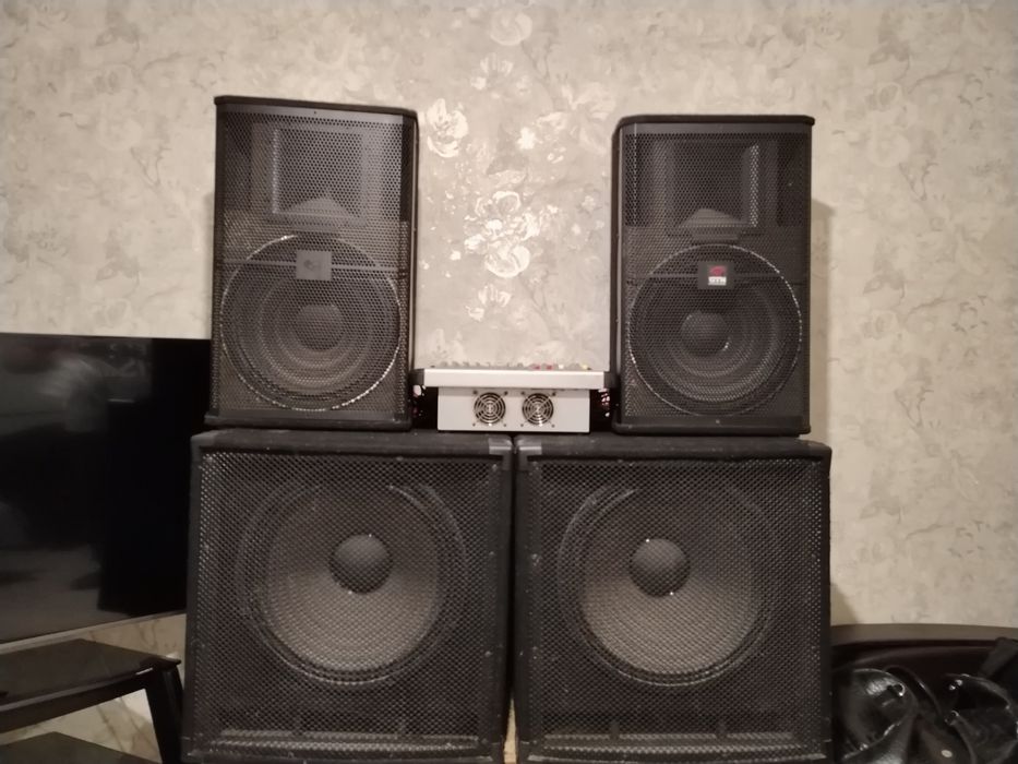 Колонки с усилителем.