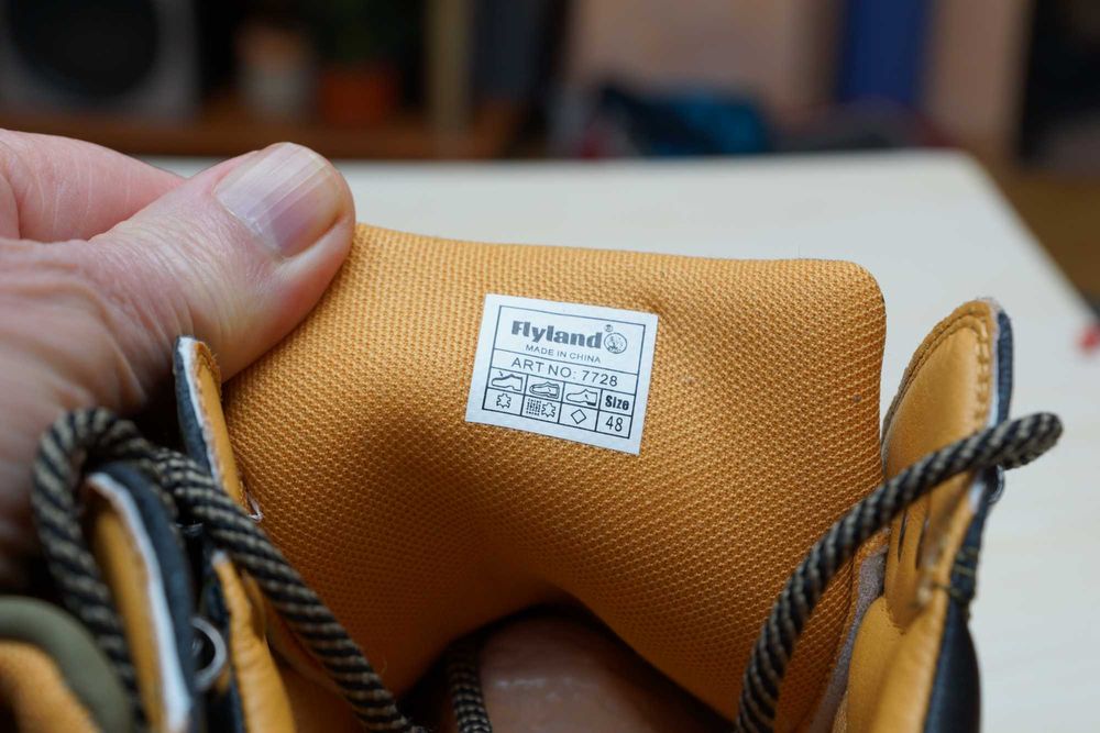 Продавам мъжки боти FLYLAND-кожа
