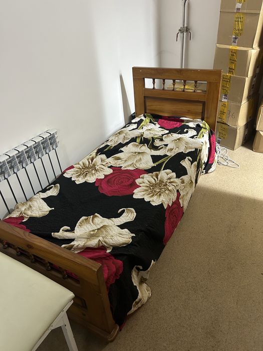 Кровать и кушетка