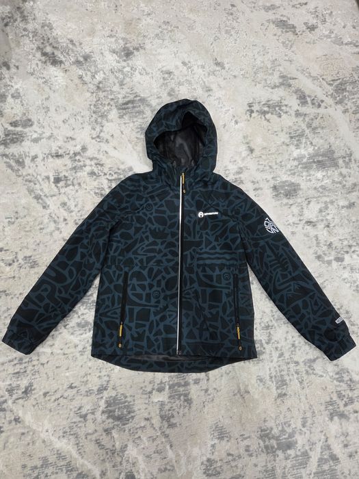 Продам ветровку.