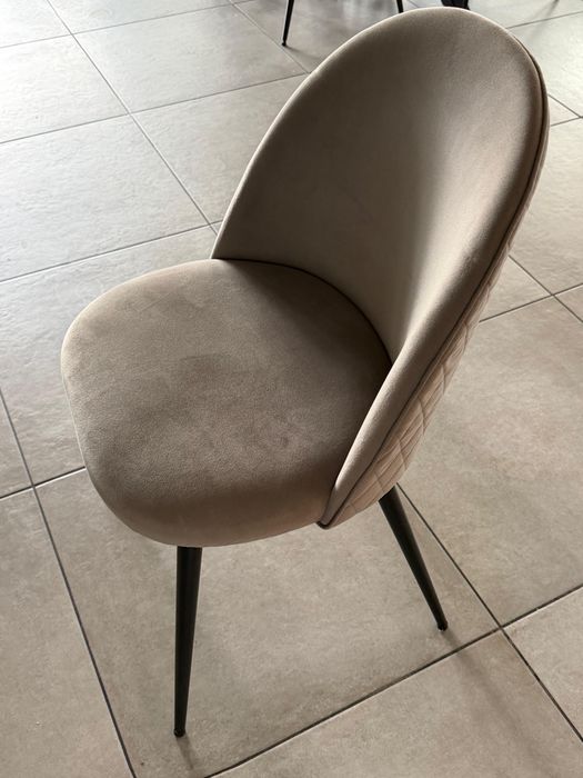 Scaune de catifea 100 buc disponibile
