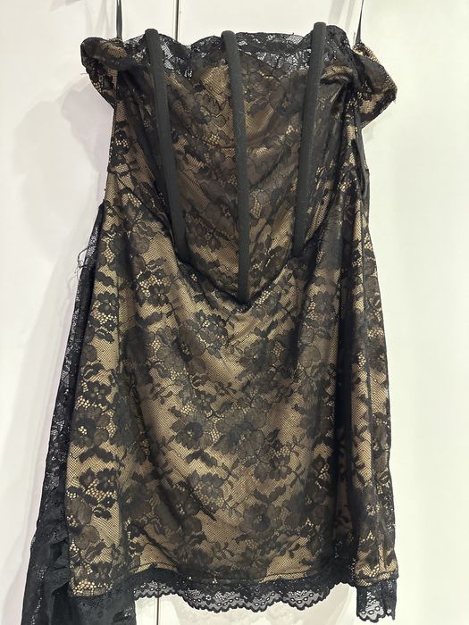 Къса дантелена рокля