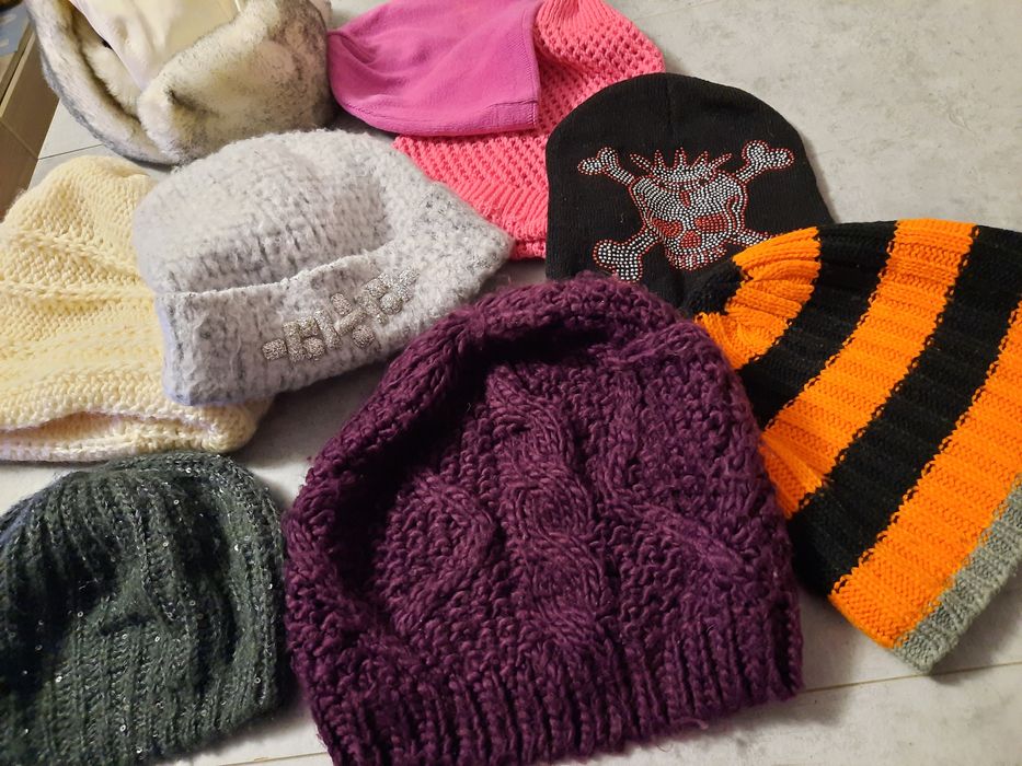 Bereta lana *Paris* Caciuli si fulare