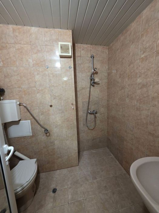 Продава се 3- стаен апартамент в кв. Бадема