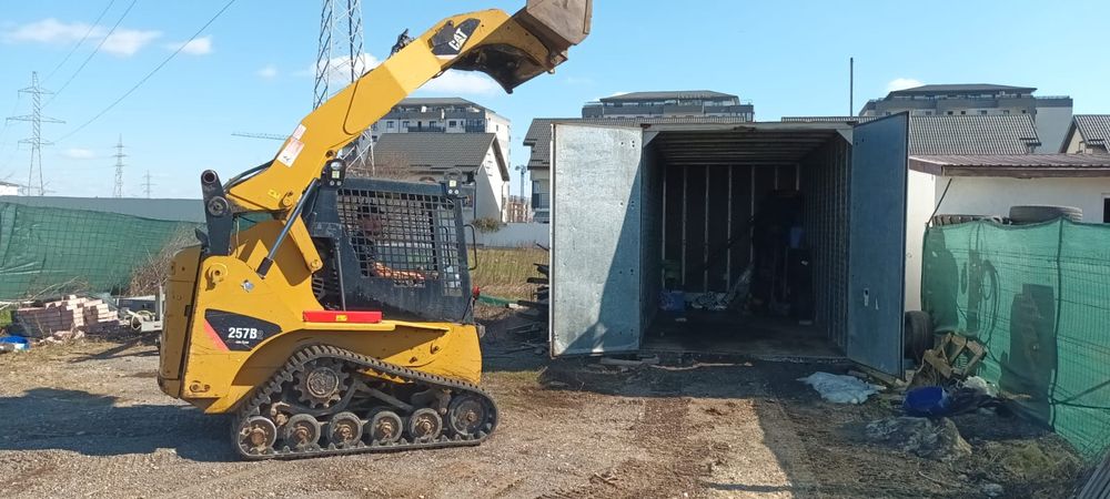 Miniincarcator bobcat ,incarcator frontal Caterpillar