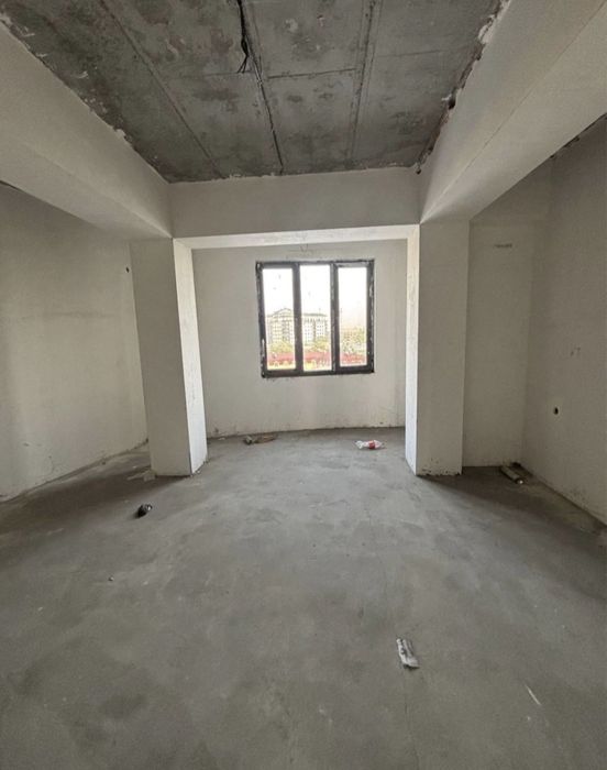 Продаётся на БУЗ-1 Художников новостройка 2ком