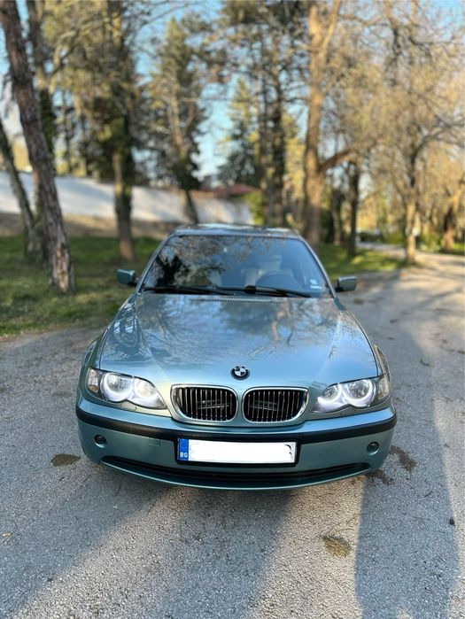 Автомобил BMW 320i