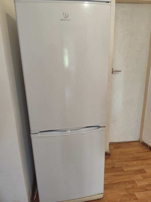 Холодильник indesit