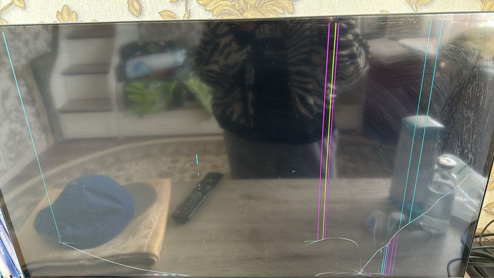 Телевизор со сломанной матрицей