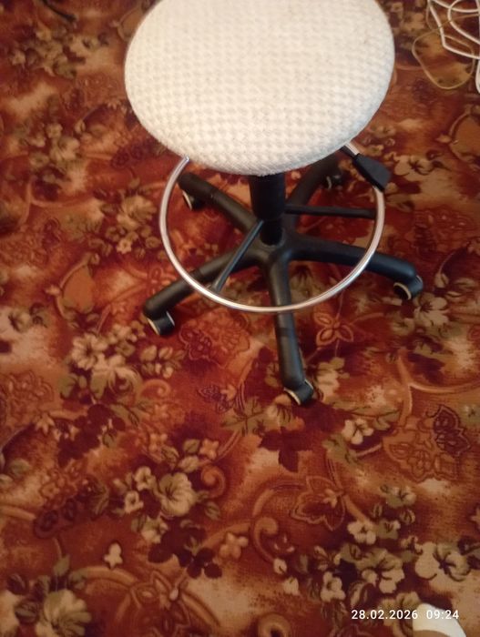 Срочно продам стул барный