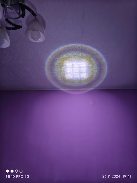 Фенер със зум и зарядна батерия