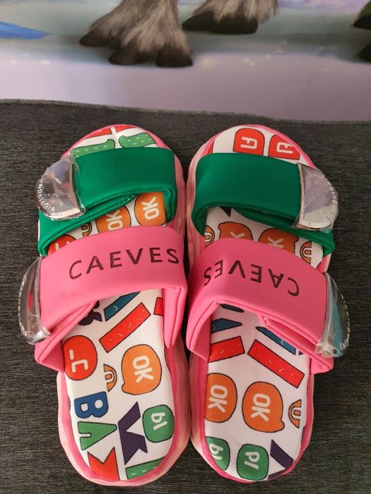 Интересни дамски чехли