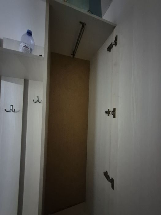 Продам прихожую светлую