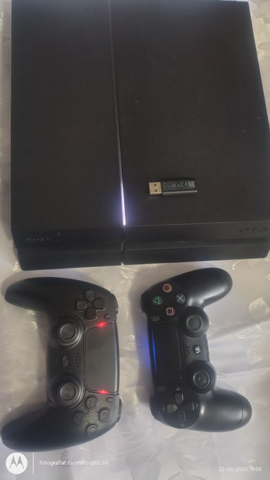 Vând ps4 500gb + 2 joystickuri