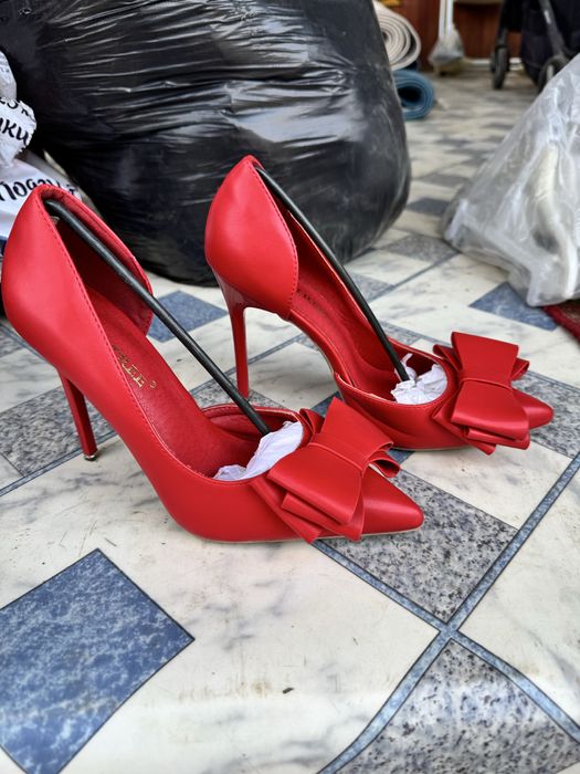 Красные туфли новые