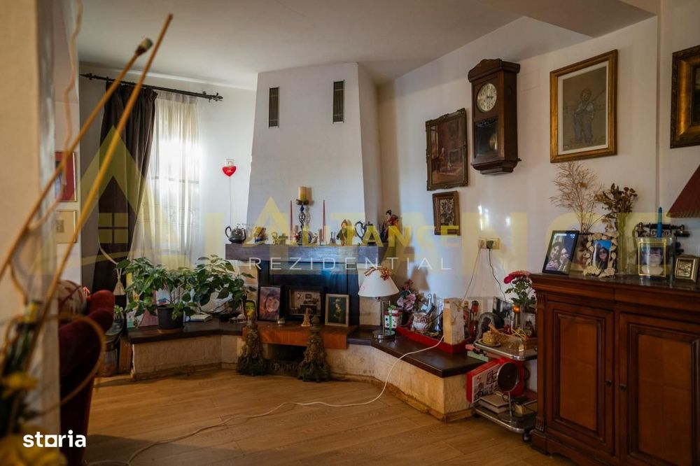 Proprietate Exclusivista cu Deschidere Spectaculoasa la Apa – Domeniu