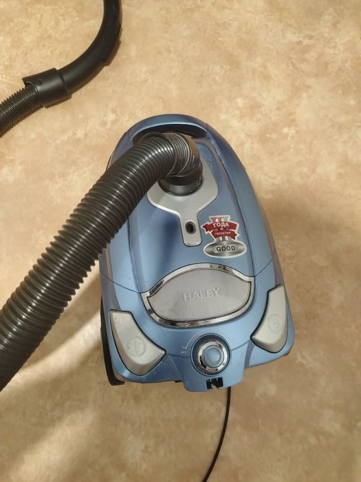 Продам пылесос отличном состоянии мощно тянет 16000 тенге