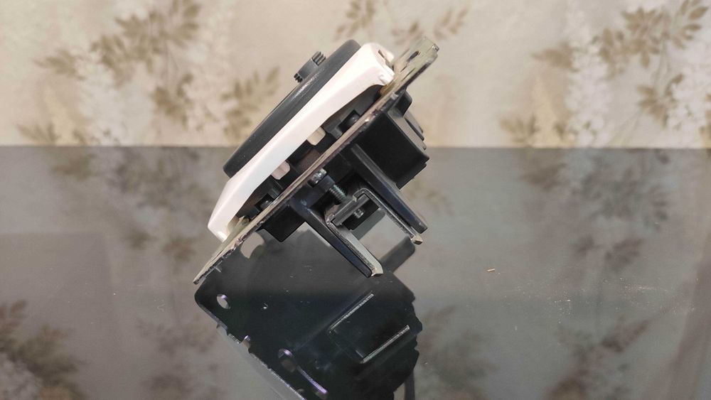 Legrand Valena Classic (белый)  оконечная TV + Radio + SAT.