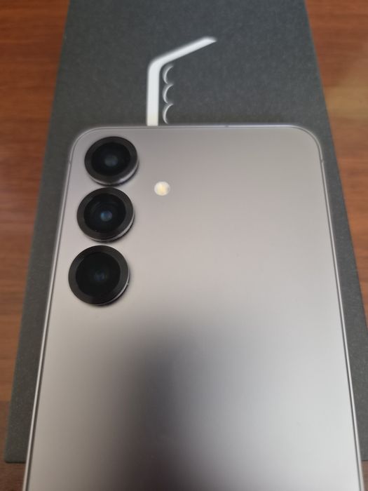 Самсунг S25 12/128