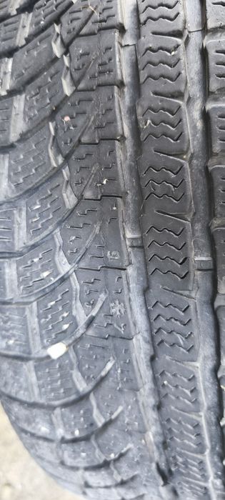 Vând anvelope iarnă 205 55 16 Nokian WR A4