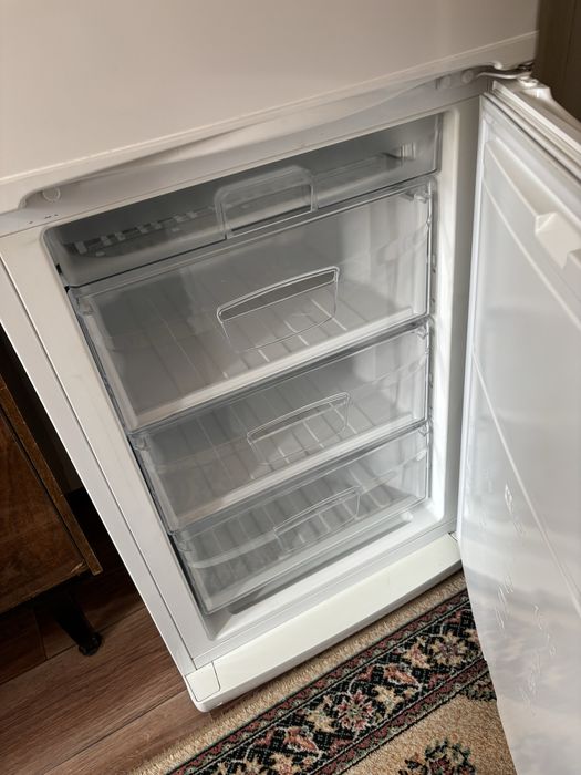 Холодильник Indesit бу