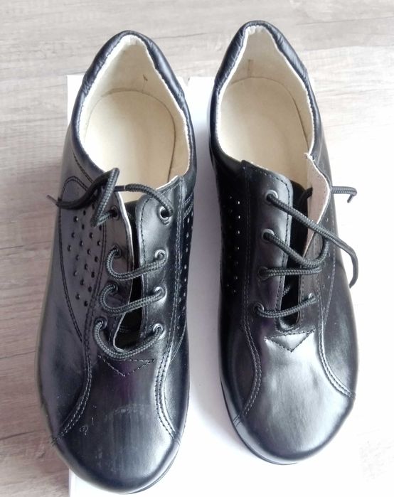 дамски обувки номер 40, стелка 25см. полвинки- работни- Бартер