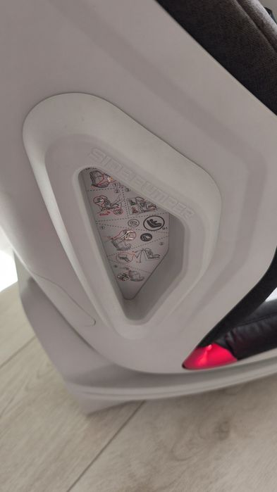 Столче за кола KINDERKRAFT Oneto3 (9-36 кг) сиво-черно ISOFIX