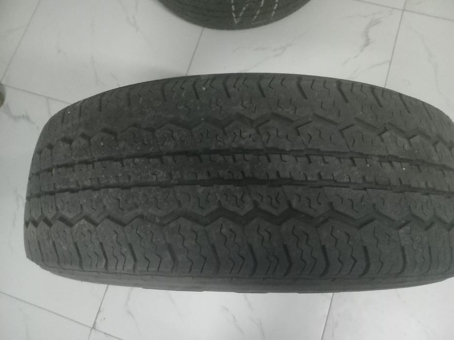 Продам всесезонную резину Triangle 225/70/16