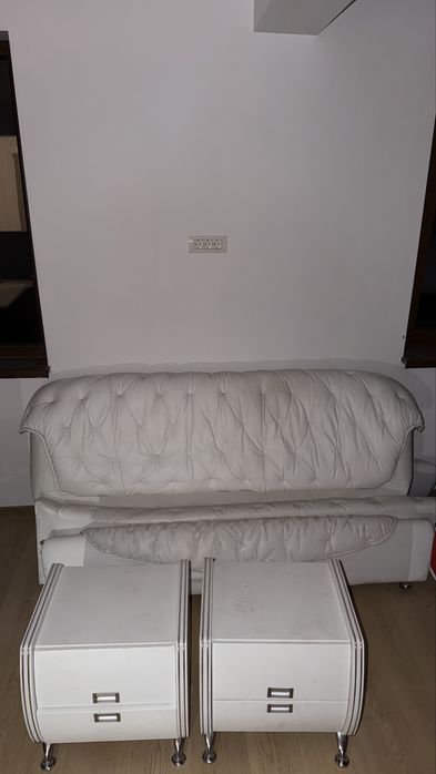 Set Pat 180x200 si comode imitatie piele alb