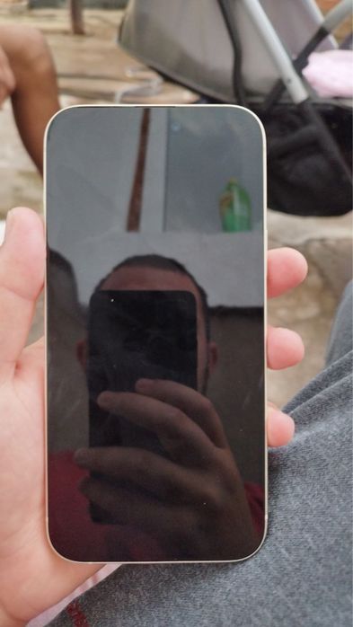 Продоется айфон 15 +