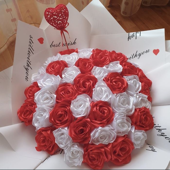 Buchete trandafiri satin