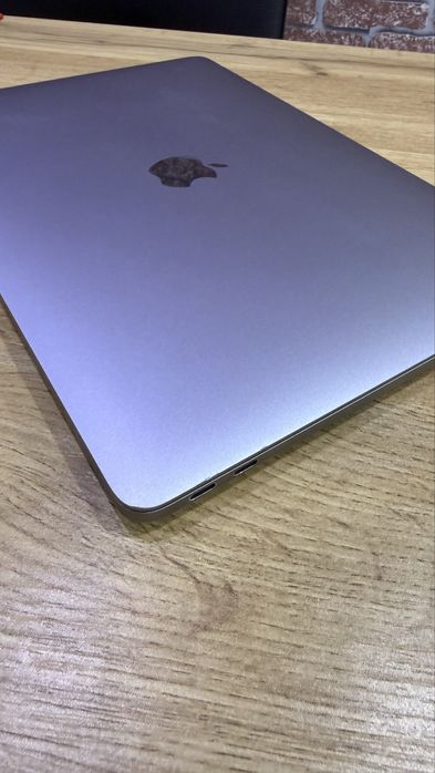 Продам MacBook Pro core i5 8/256 sotiladi