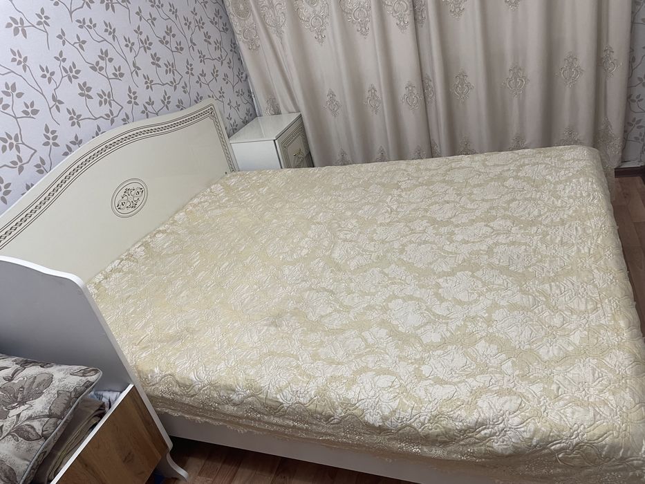 Двуспальная кровать