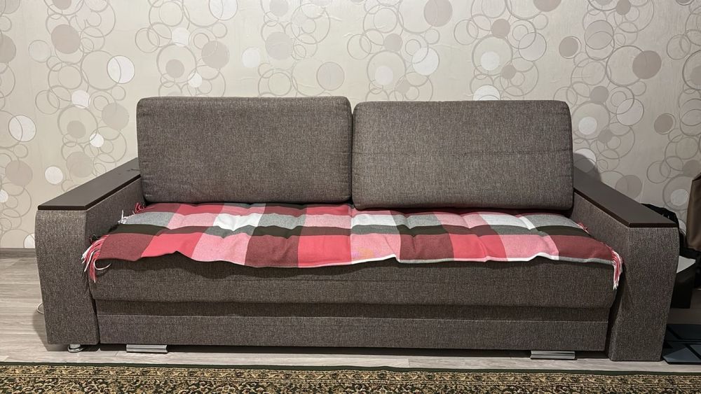 Продаю стол , диван с креслами и раскладной диван