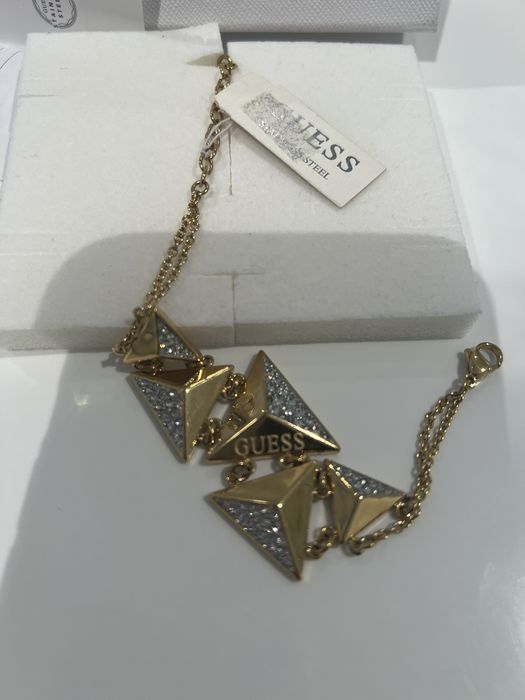 Гривна GUES с камъни сваровски.