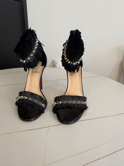 Продавам  обувки Christian Louboutin 39 номер