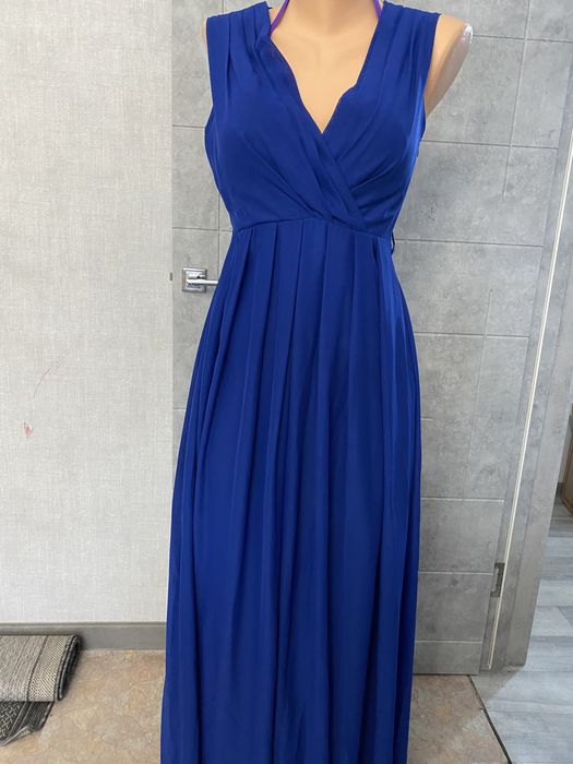 Красивое длинное синее платье